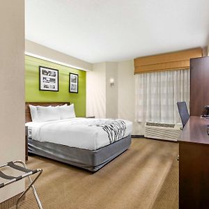 Queen Room Mobility accessible